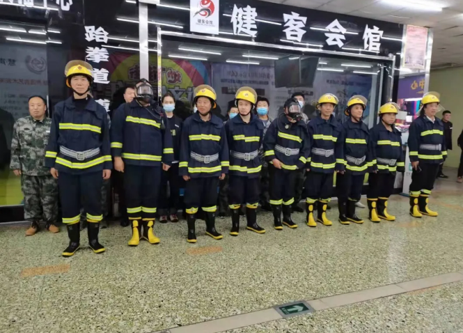 居安思危，防患未“燃”——鞍勤商業(yè)開展消防應(yīng)急逃生演練(圖4)