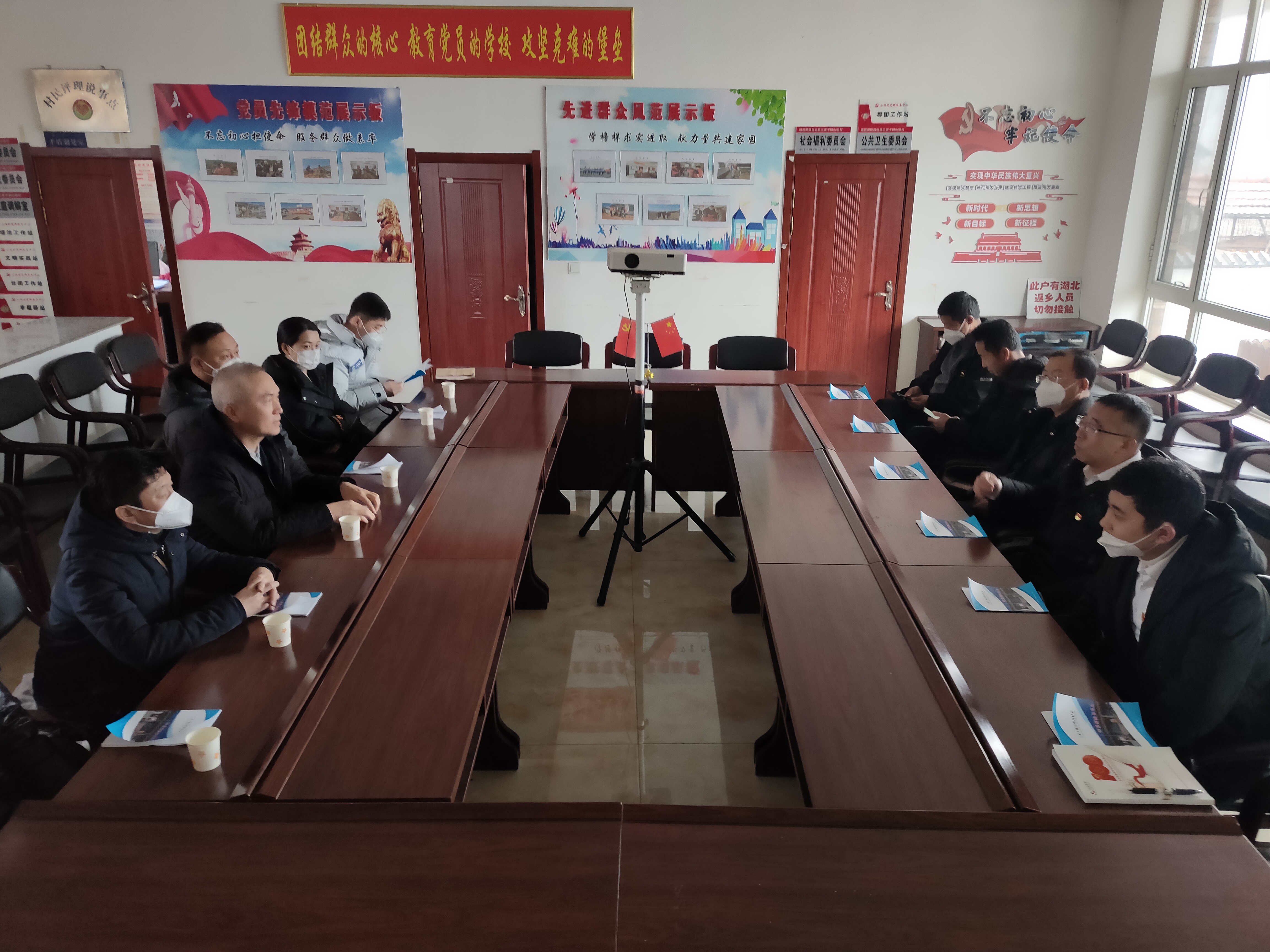 踐行國企責任，迎新春送溫暖——鞍勤集團、溫泉集團、公服集團前往駐村工作隊 走訪慰問