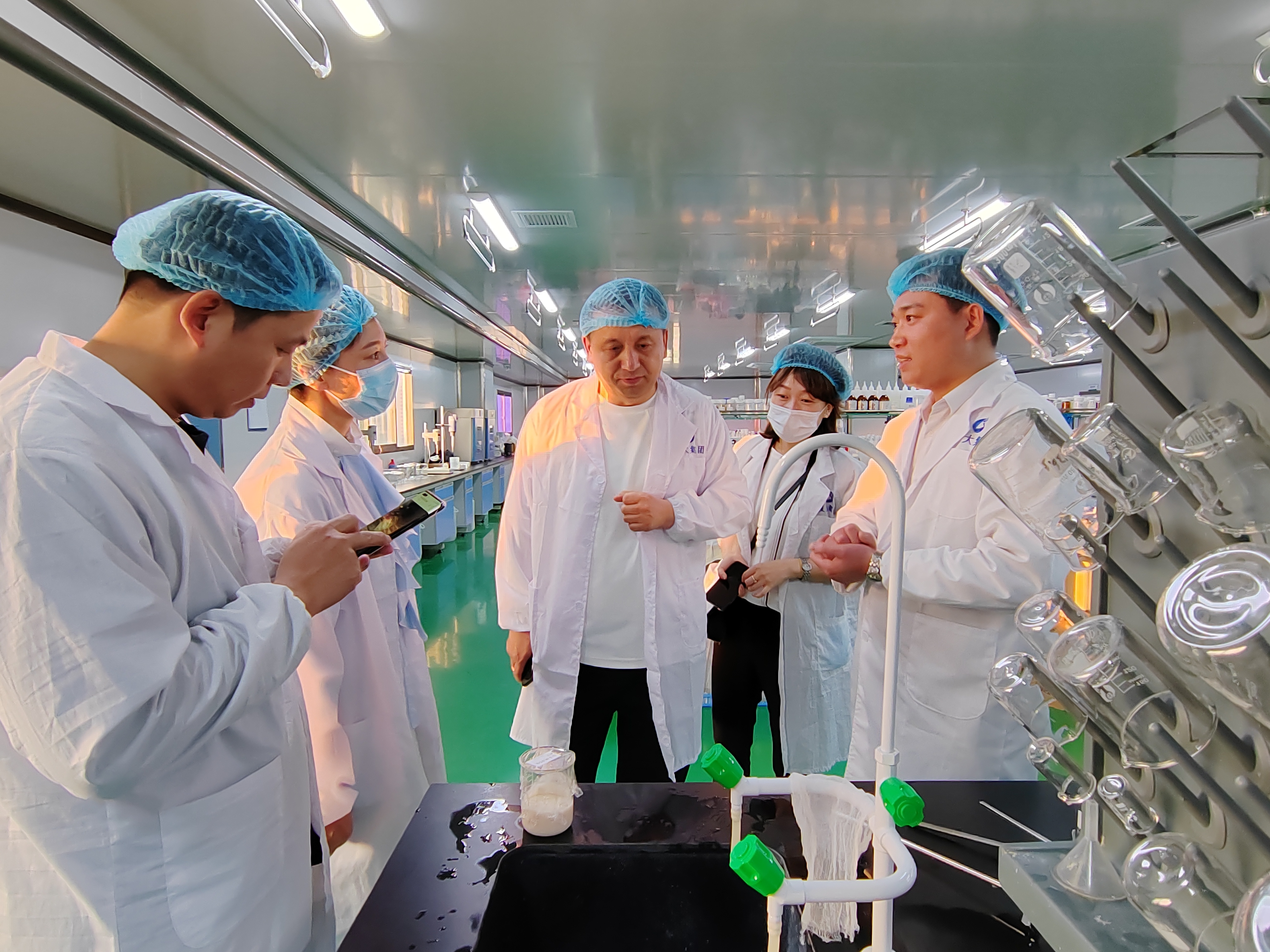 鞍勤集團(tuán)、溫泉集團(tuán)、公服集團(tuán)商務(wù)考察組赴廣州調(diào)研